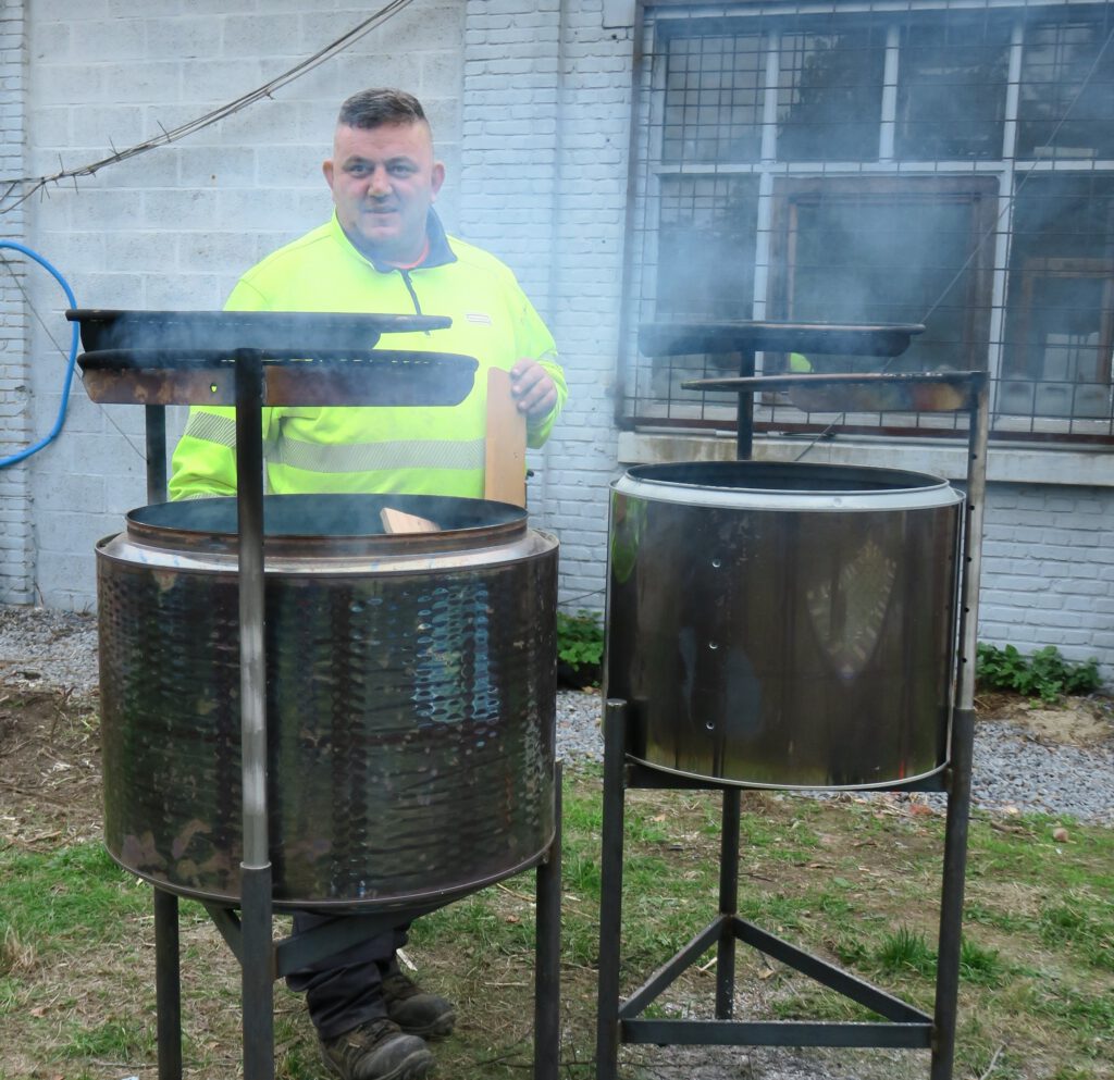 Une initiation à la « Cuisine low-tech » pour fabriquer et tester des dispositifs de cuisson économes en bois - Brasero réemploi